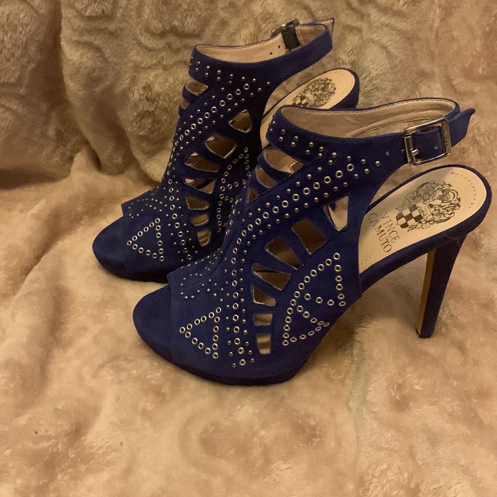 🔹Vince Camuto heels🔹